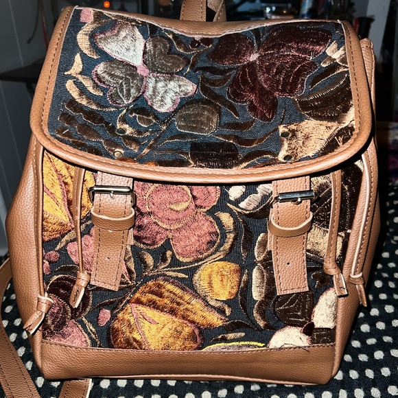 Handmade leather backpack embroidered - Picture 1 of 7